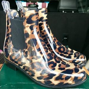 Women’s rain boots